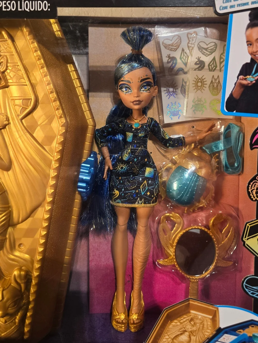 Monster High Cleo de Nile Boo-Jeweled Doll w/Beauty Case - Picture 3 of 6